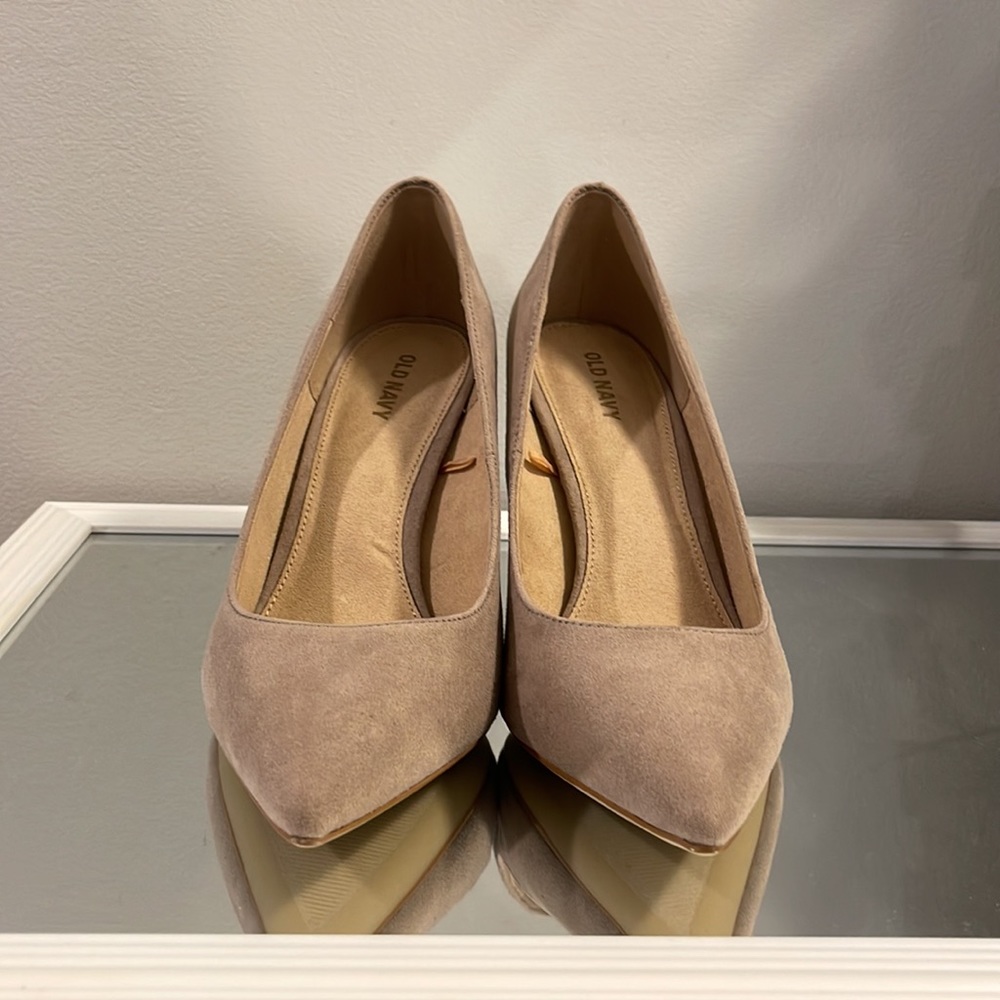 NWOT Old Navy size 9 suede nude heels, never been worn